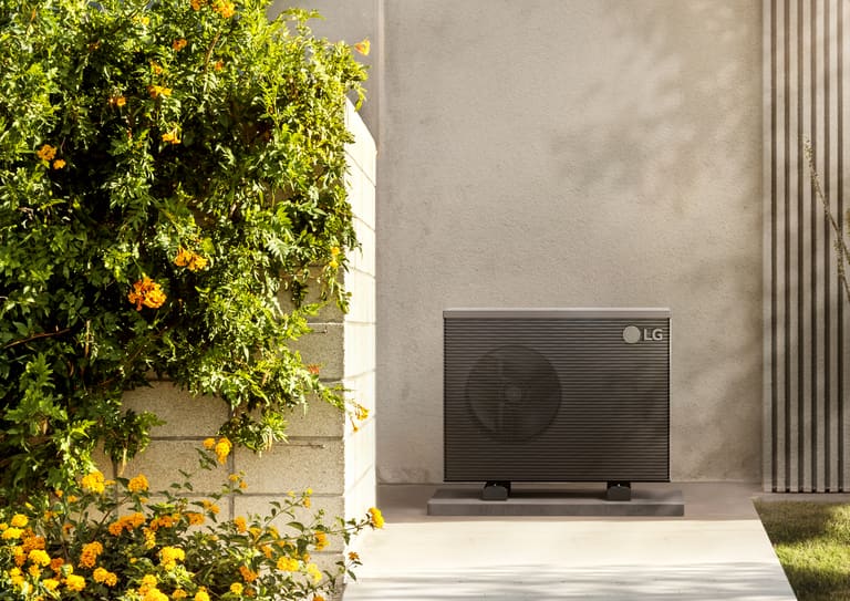 LG THERMA V R290 geplaatst bij een woning