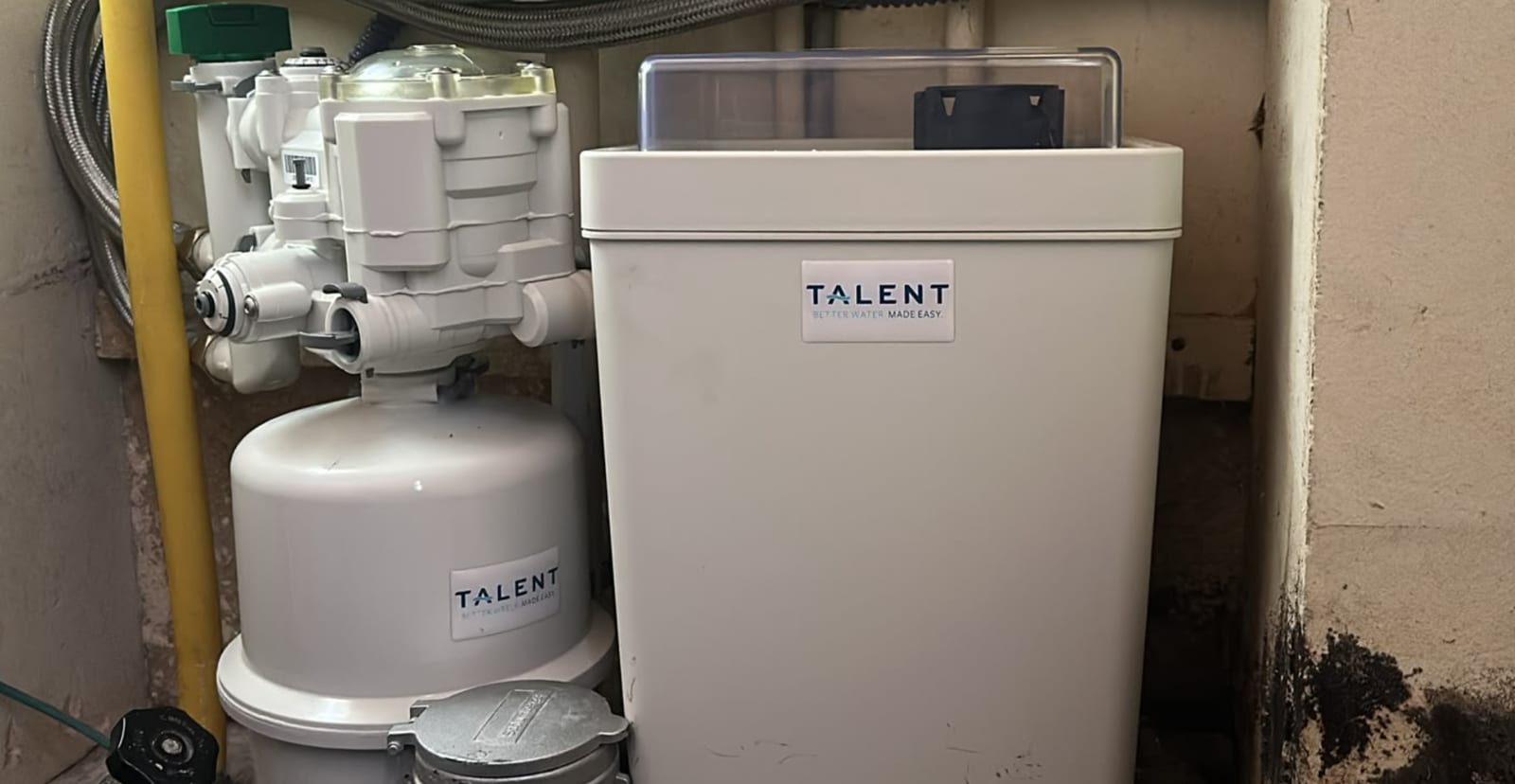 Delta Rusela waterontharder geplaatst in een meterkast in Assen