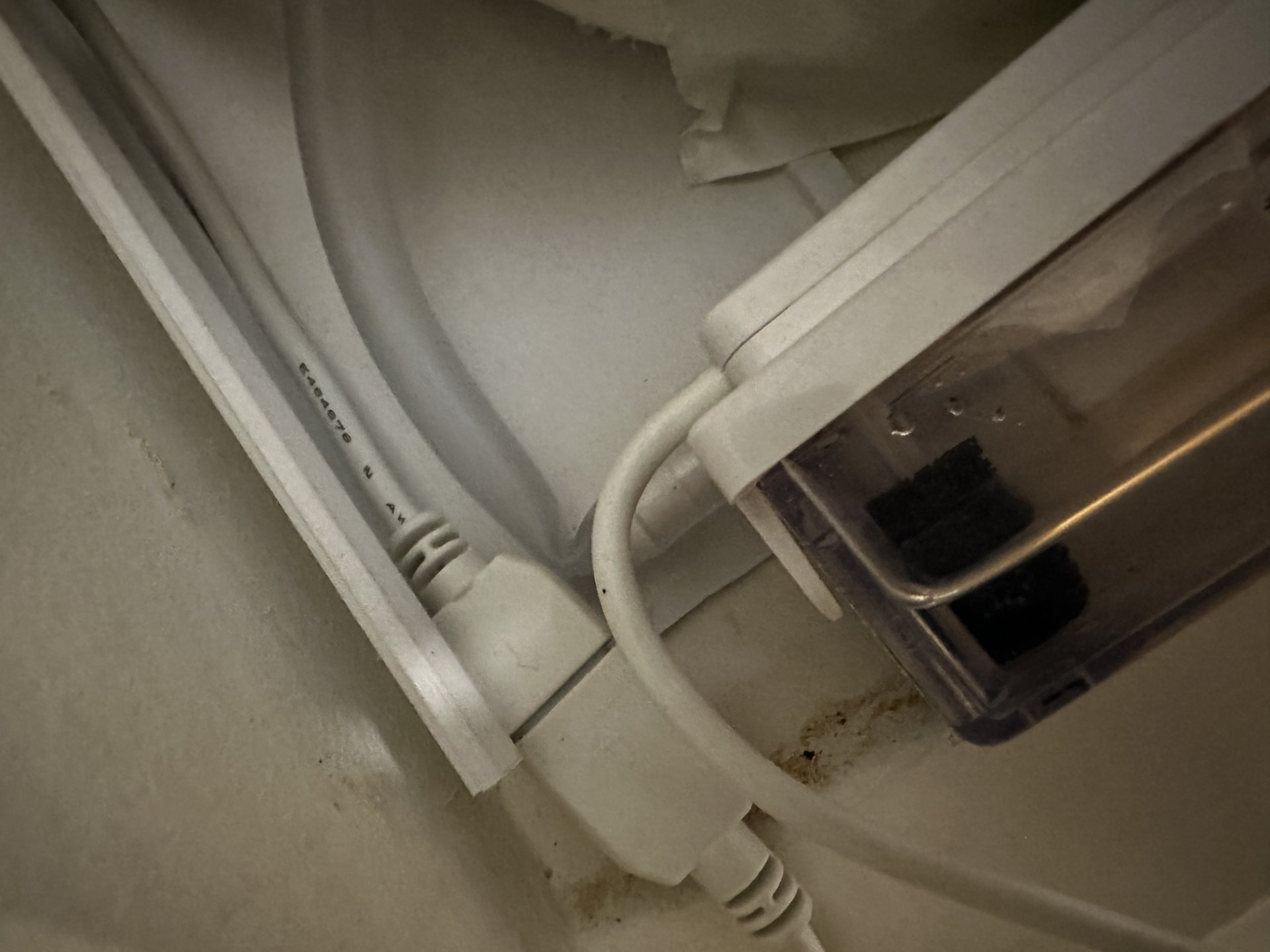 Lekkage airco in Assen: condenspomp verstopt door geknikte slang